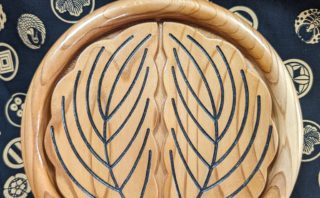 丸に抱柏　￥5400