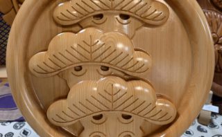 丸に左三階松　￥36000